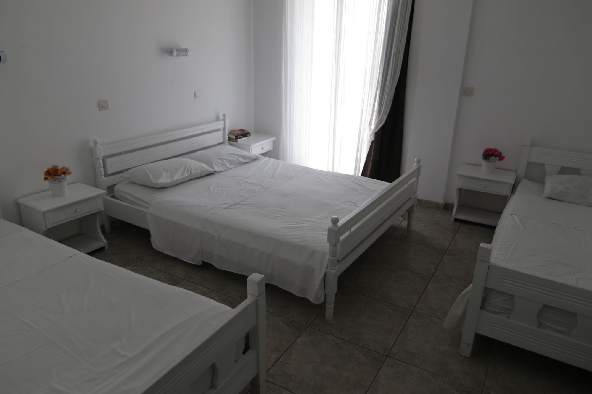 Armadoros Hotel / Ios Backpackers Extérieur photo
