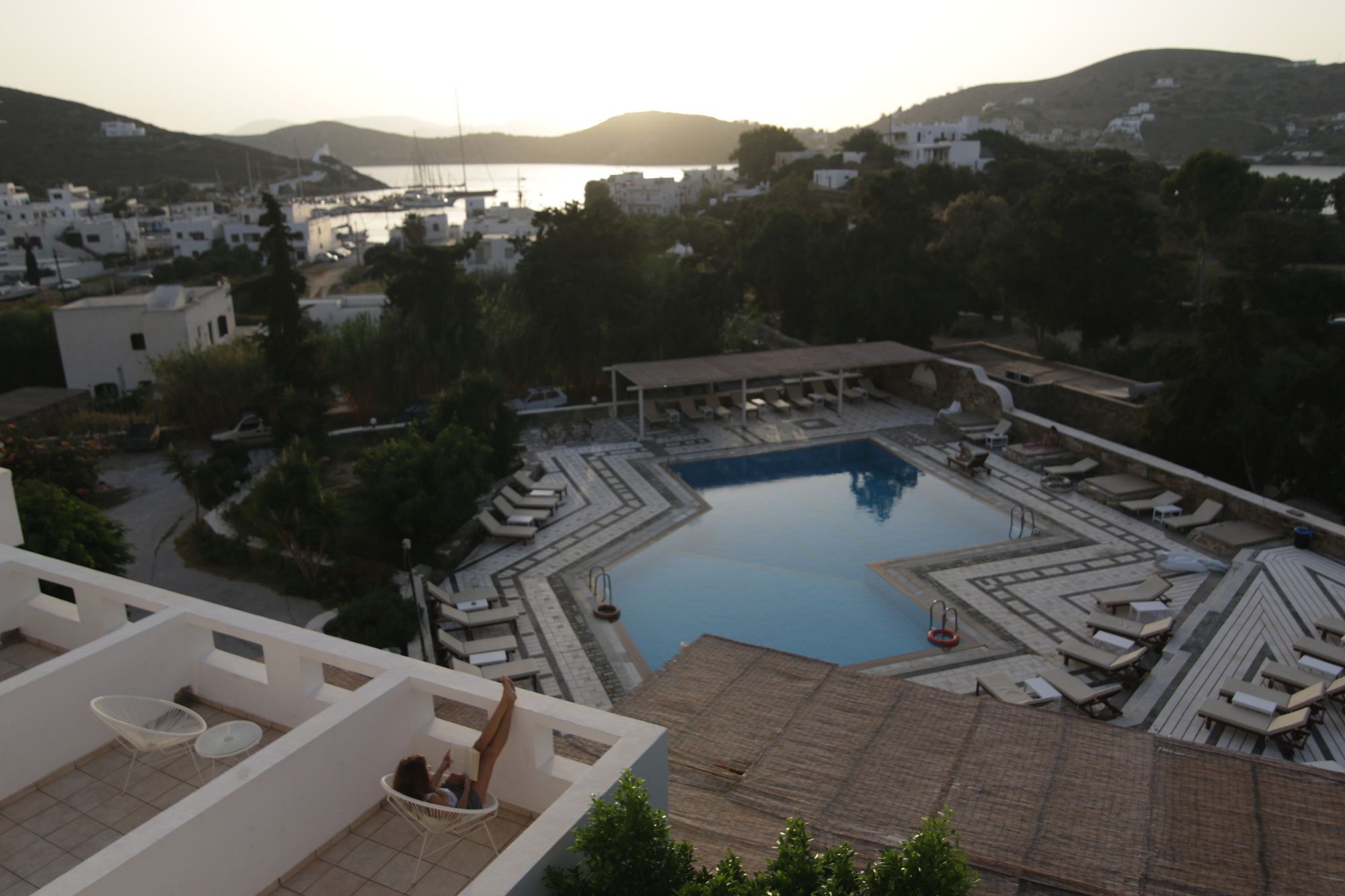 Armadoros Hotel / Ios Backpackers Extérieur photo